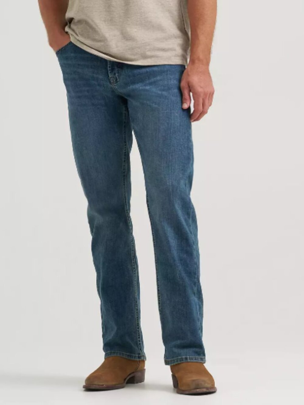NEW Wrangler Classic Men's Regular Fit Blue Denim Jeans Size 44 x 30 Medium Wash